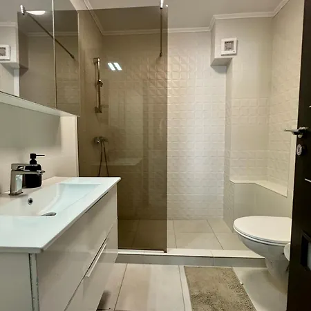 Lotus Apartment *